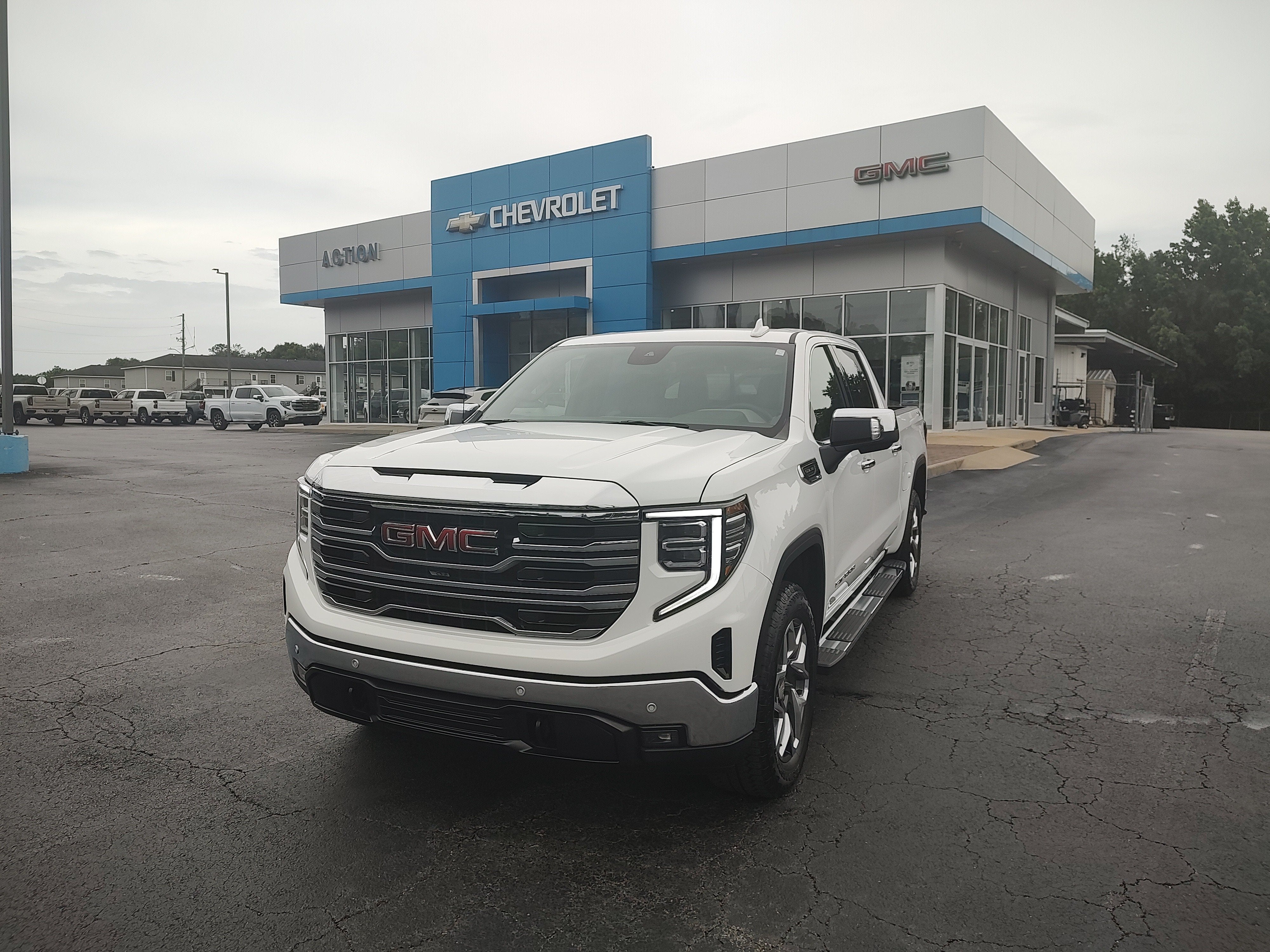2025 GMC Sierra 1500 SLT in Summit White — front three-quarter view